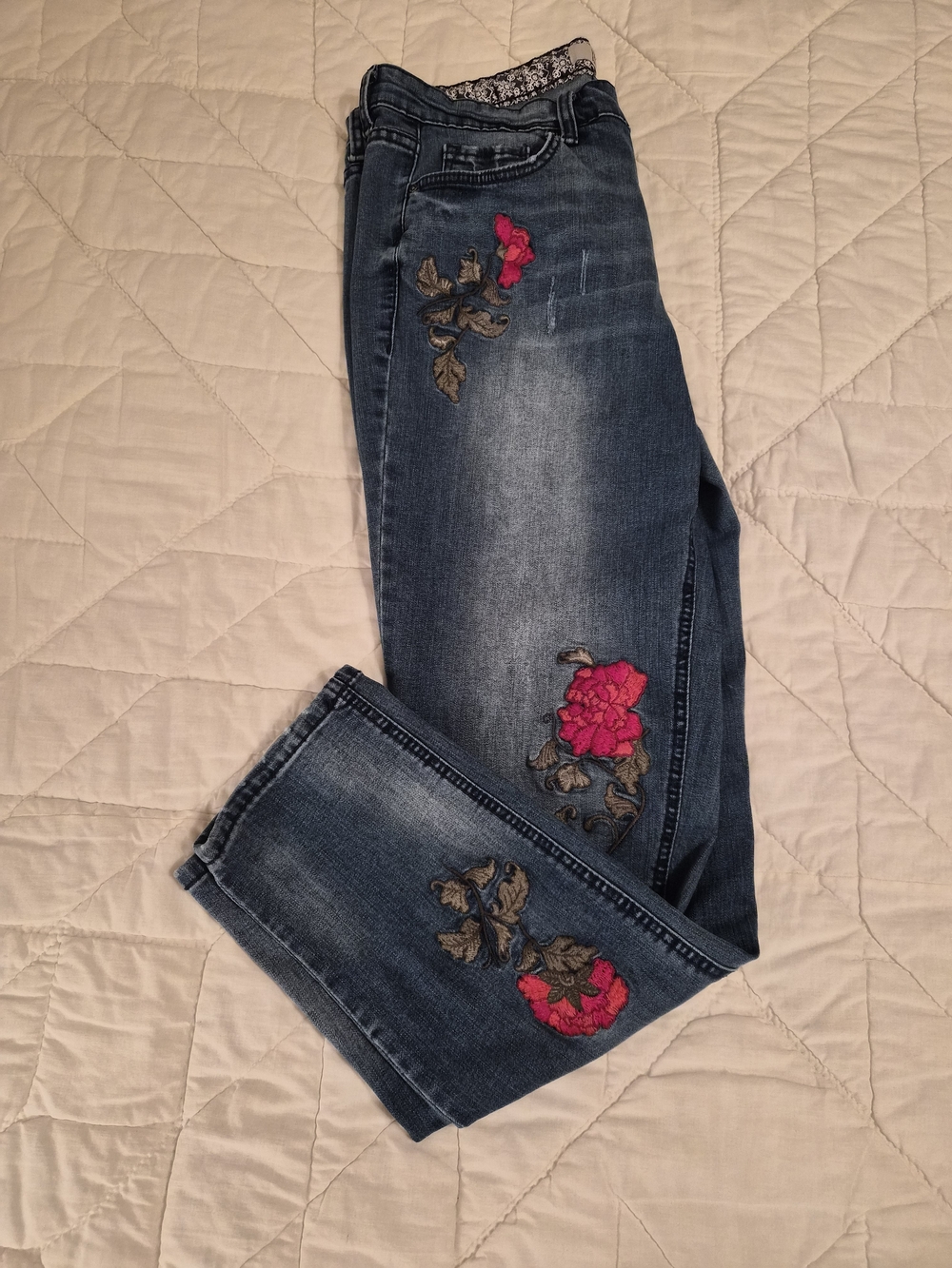 Vintage America 'Bestie Jean' Floral Embroidered -Size 12/31